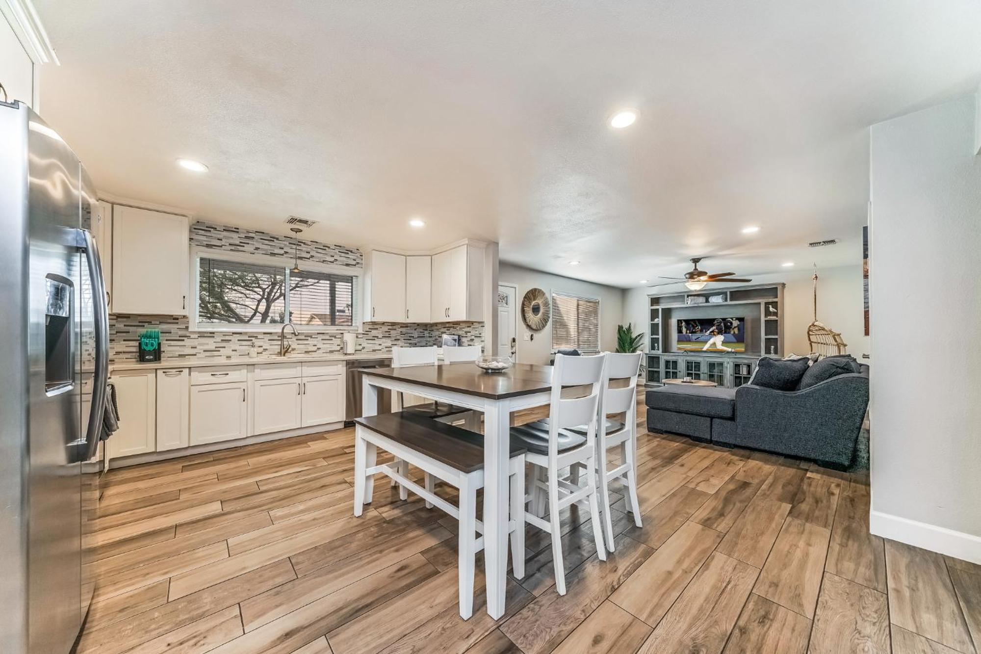 Exquisite 3br Retreat With Private Pool *